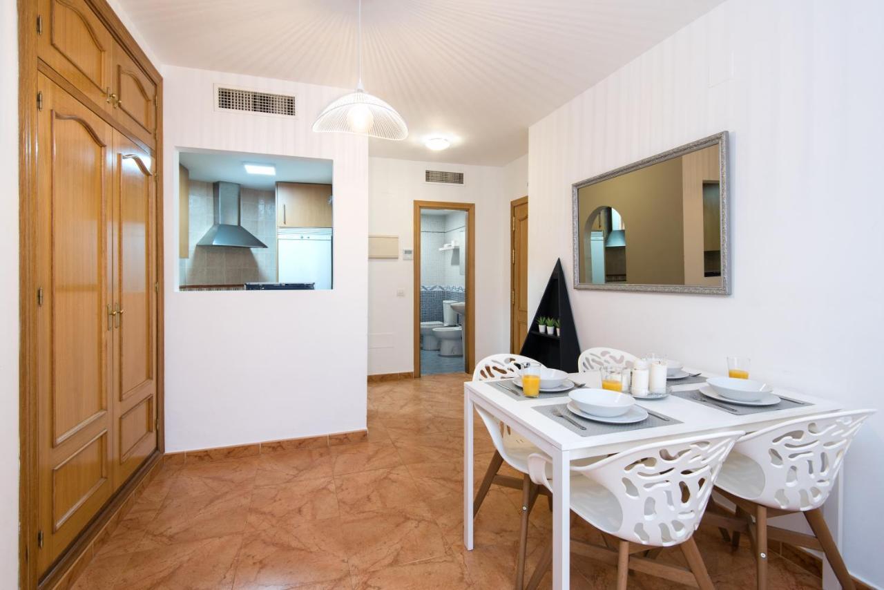 Rentandhomes Fuengirola Beach Apartment Bagian luar foto