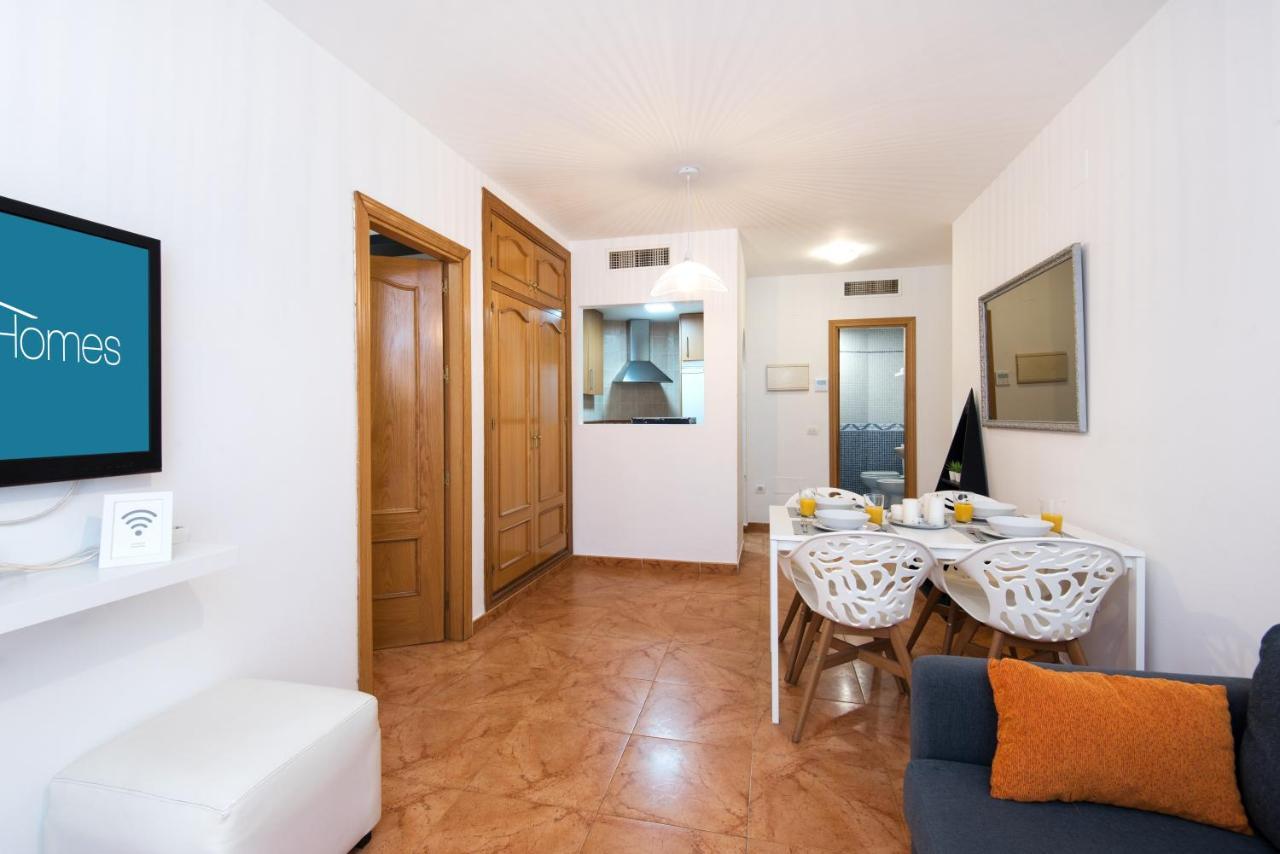 Rentandhomes Fuengirola Beach Apartment Bagian luar foto